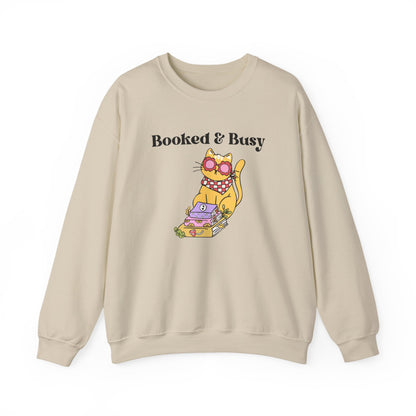 Booked & Busy Cozy Crewneck-Sweatshirt for Book & Cat Lovers